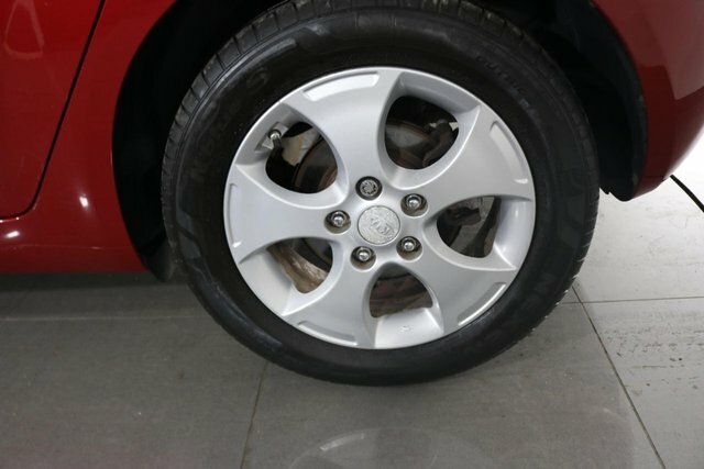 Kia Venga 1.6 4 White #7