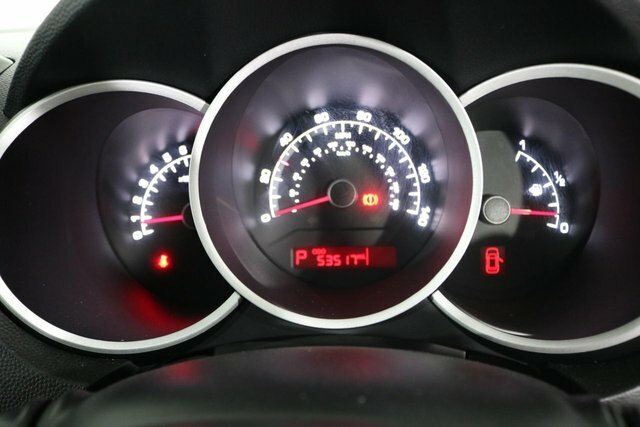 Kia Venga 1.6 4 White #32