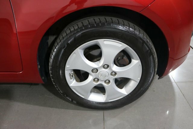 Kia Venga 1.6 4 White #9