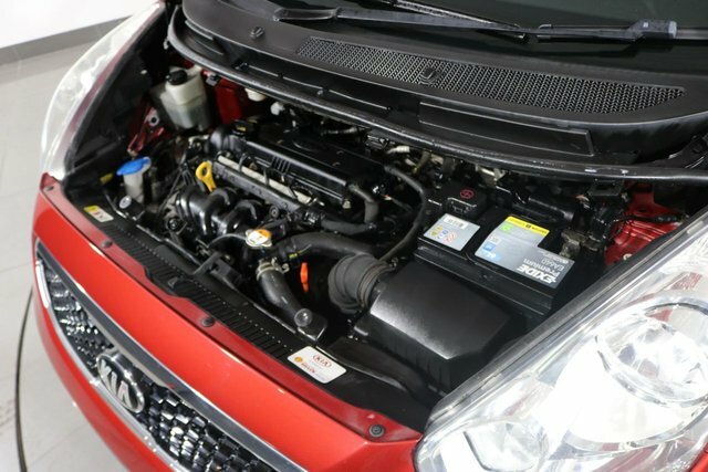 Kia Venga 1.6 4 White #64