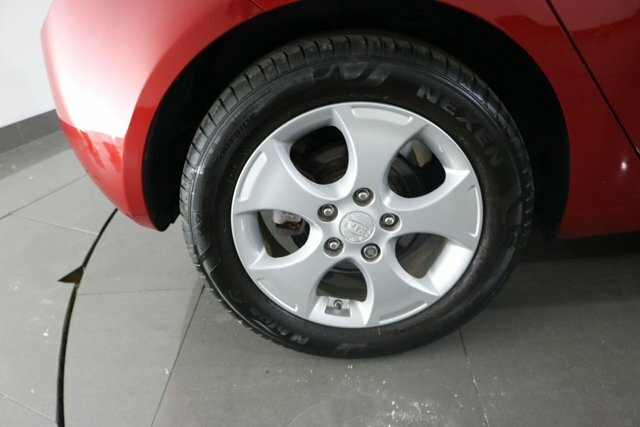 Kia Venga 1.6 4 White #8