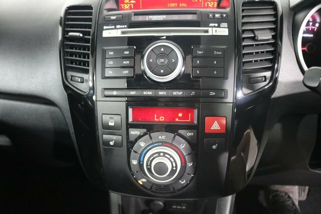 Kia Venga 1.6 4 White #34