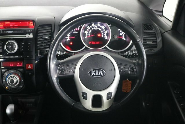 Kia Venga 1.6 4 White #31