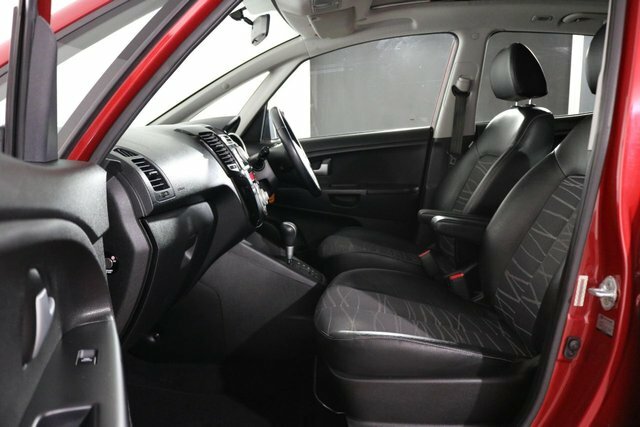 Kia Venga 1.6 4 White #29