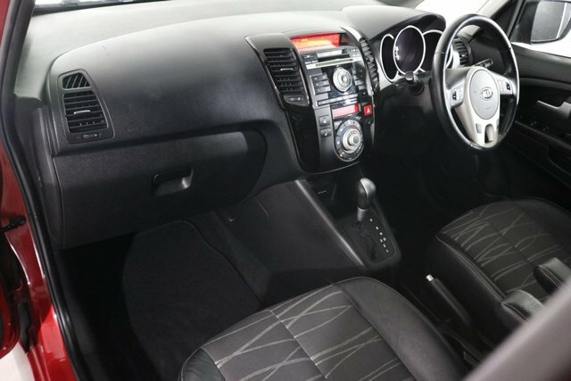 Kia Venga 1.6 4 White #30