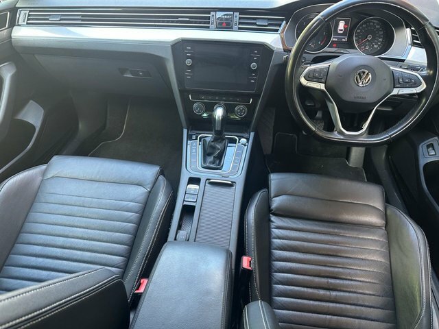 Volkswagen Passat 1.6 Tdi Sel Estate Black #3