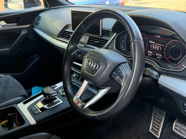 Audi Q5 2.0 Tdi 40 S GM19PNZ Black #4