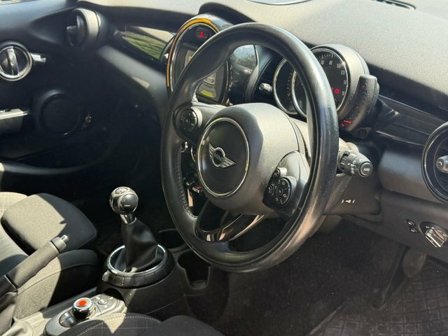 Mini Hatch 1.5 Cooper D Hatchback DY17UEX Silver #4