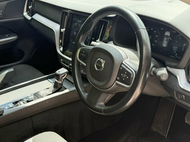 Volvo V60 2.0 T5 Momentum Estate Grey #4