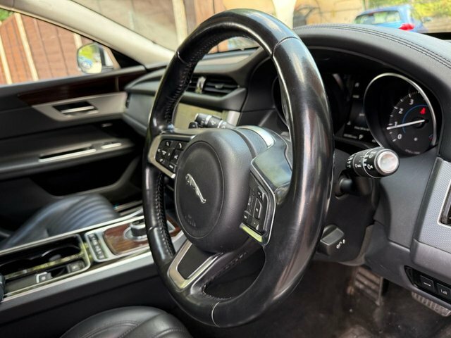Jaguar XF 2.0I Portfolio Gpf Sportbrake FG68AYO White #4