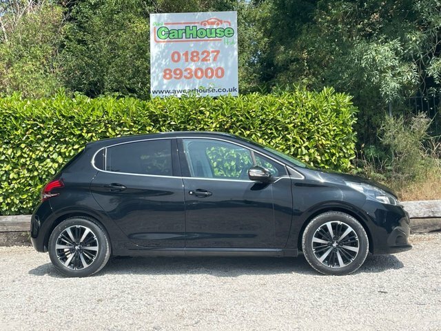 Peugeot 208 1.2 Puretech Allure Premium Black #2