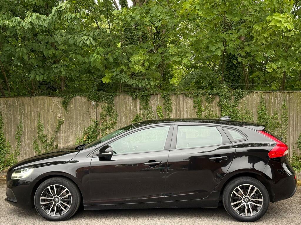 Volvo V40 Momentum Black #5