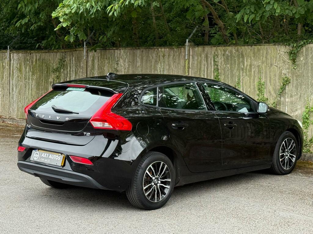 Volvo V40 T2 122 Momentum Nav Plus Black #8