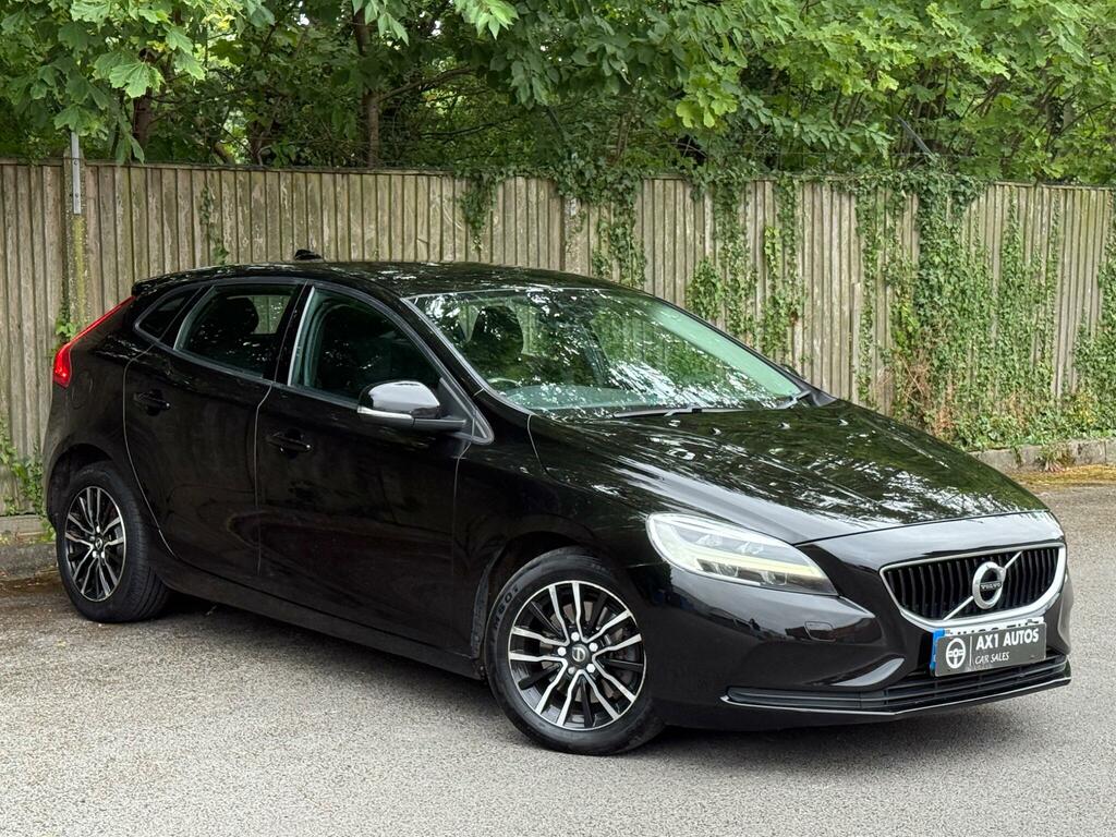 Volvo V40 Momentum Black