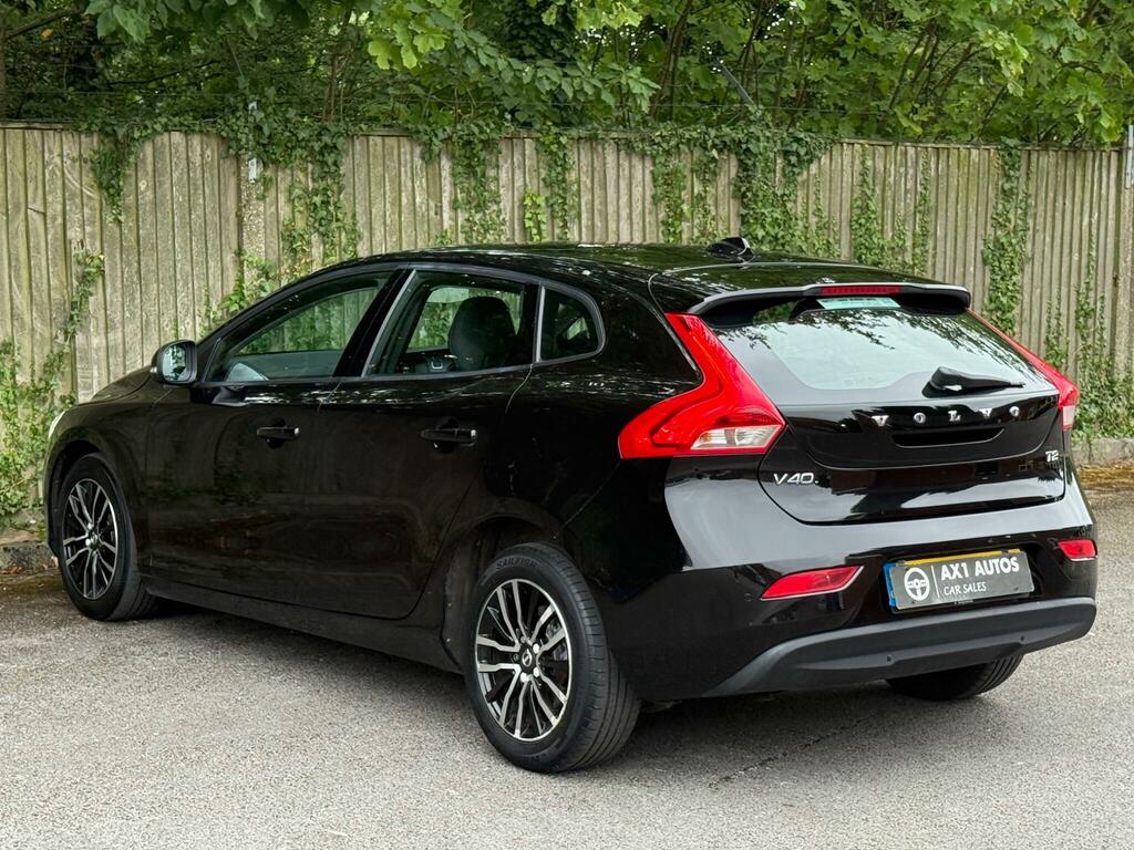 Volvo V40 Momentum Black #4