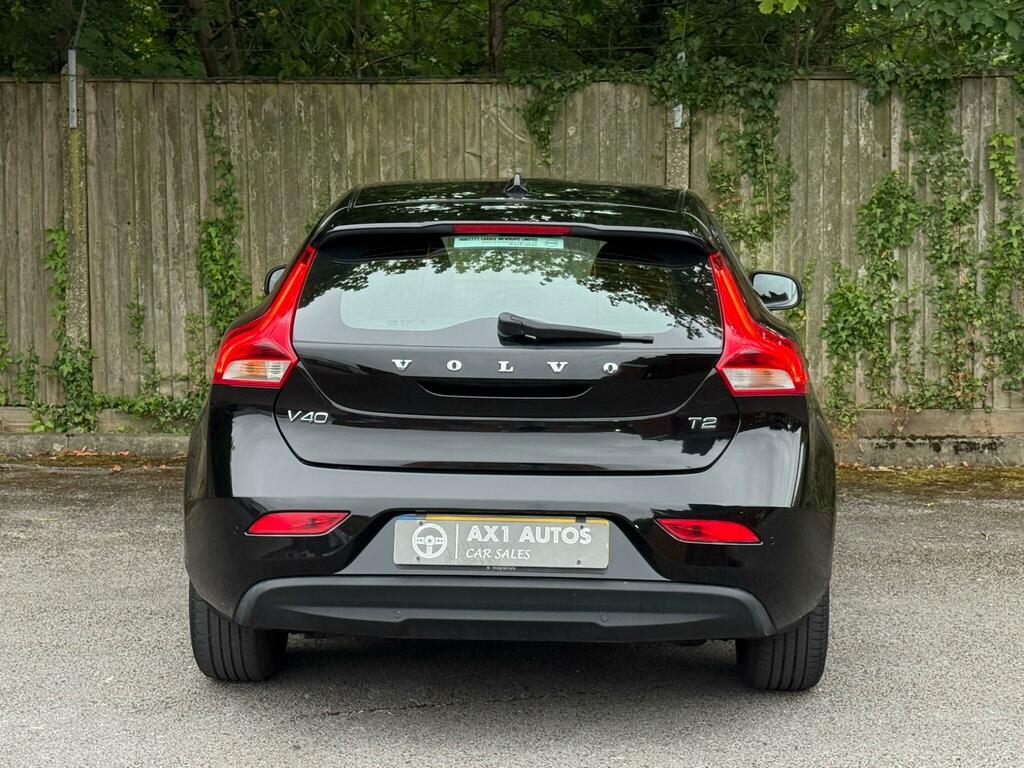 Volvo V40 Momentum Black #6