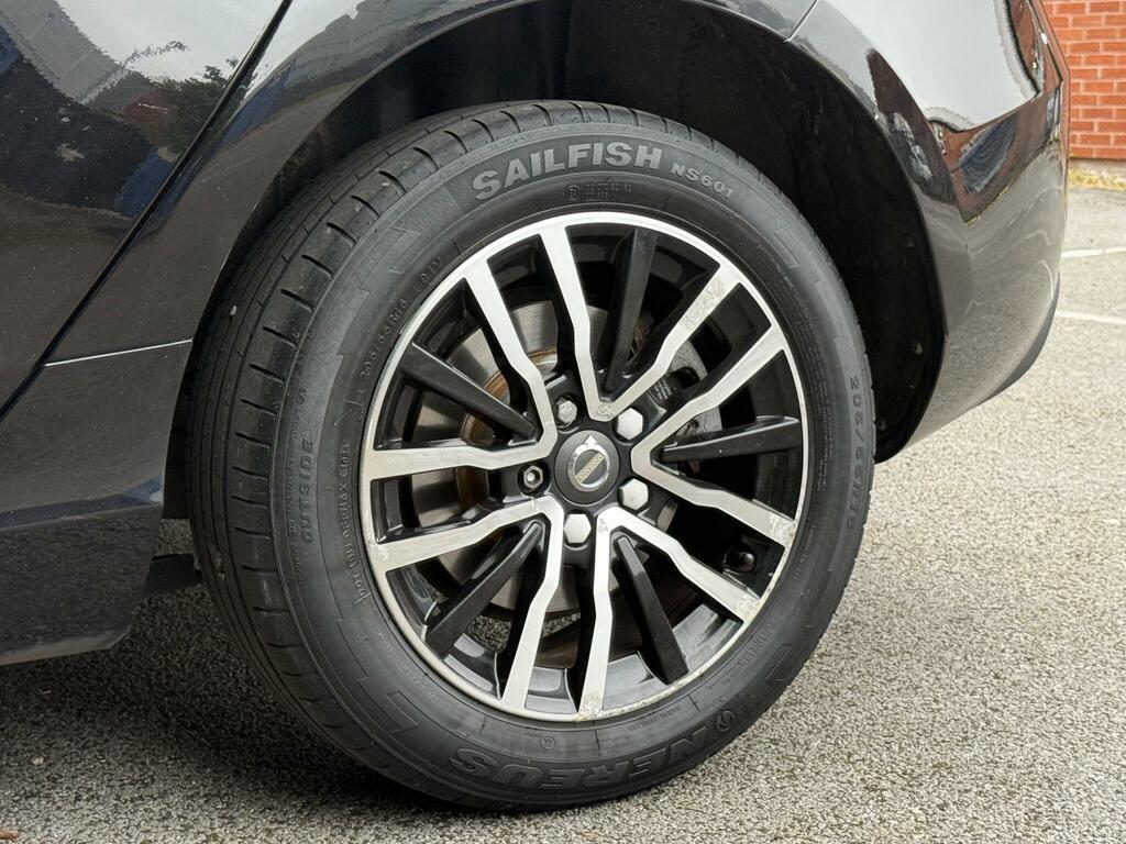 Volvo V40 T2 122 Momentum Nav Plus Black #18