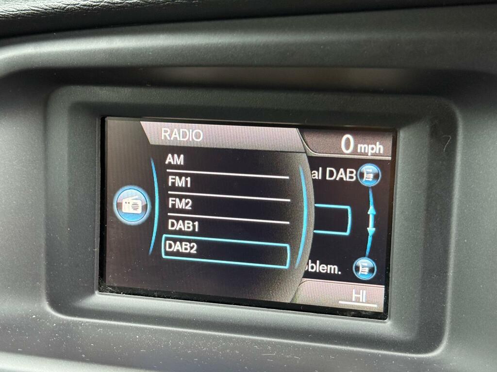 Volvo V40 T2 122 Momentum Nav Plus Black #21