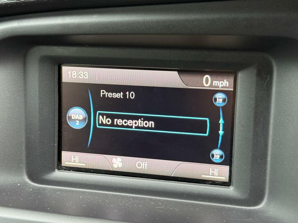 Volvo V40 T2 122 Momentum Nav Plus Black #22