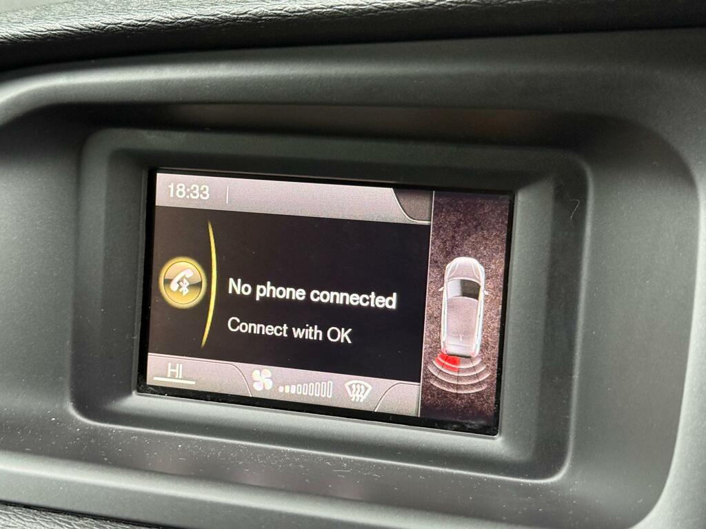Volvo V40 T2 122 Momentum Nav Plus Black #19