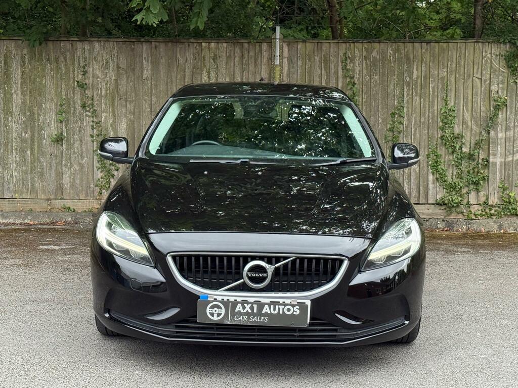 Volvo V40 Momentum Black #2