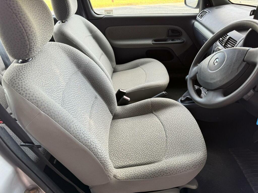 Renault Clio Hatchback Silver #15