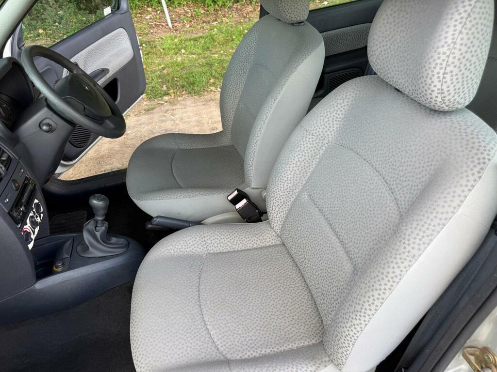 Renault Clio Hatchback Silver #19