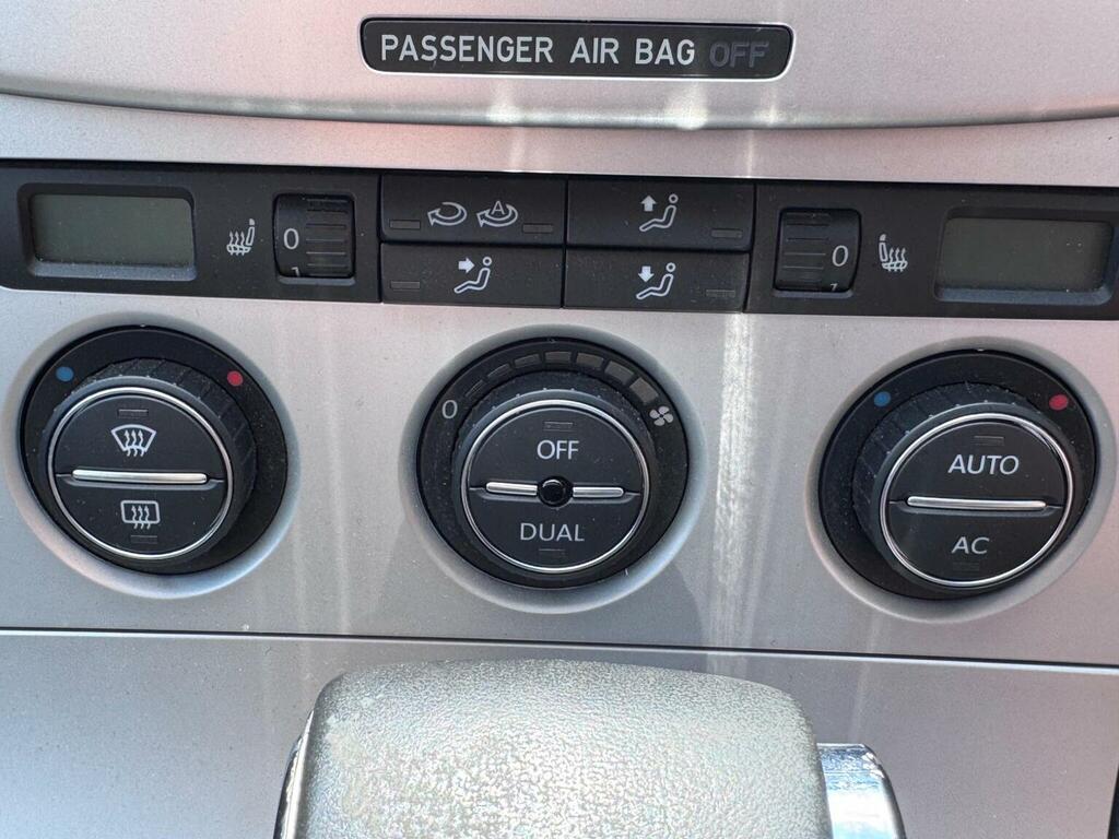 Volkswagen Passat Blue #40