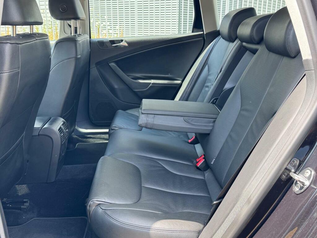 Volkswagen Passat Blue #25
