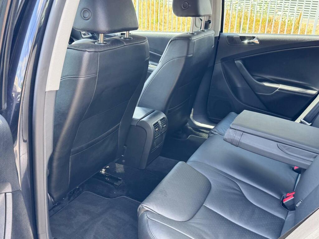 Volkswagen Passat Blue #24