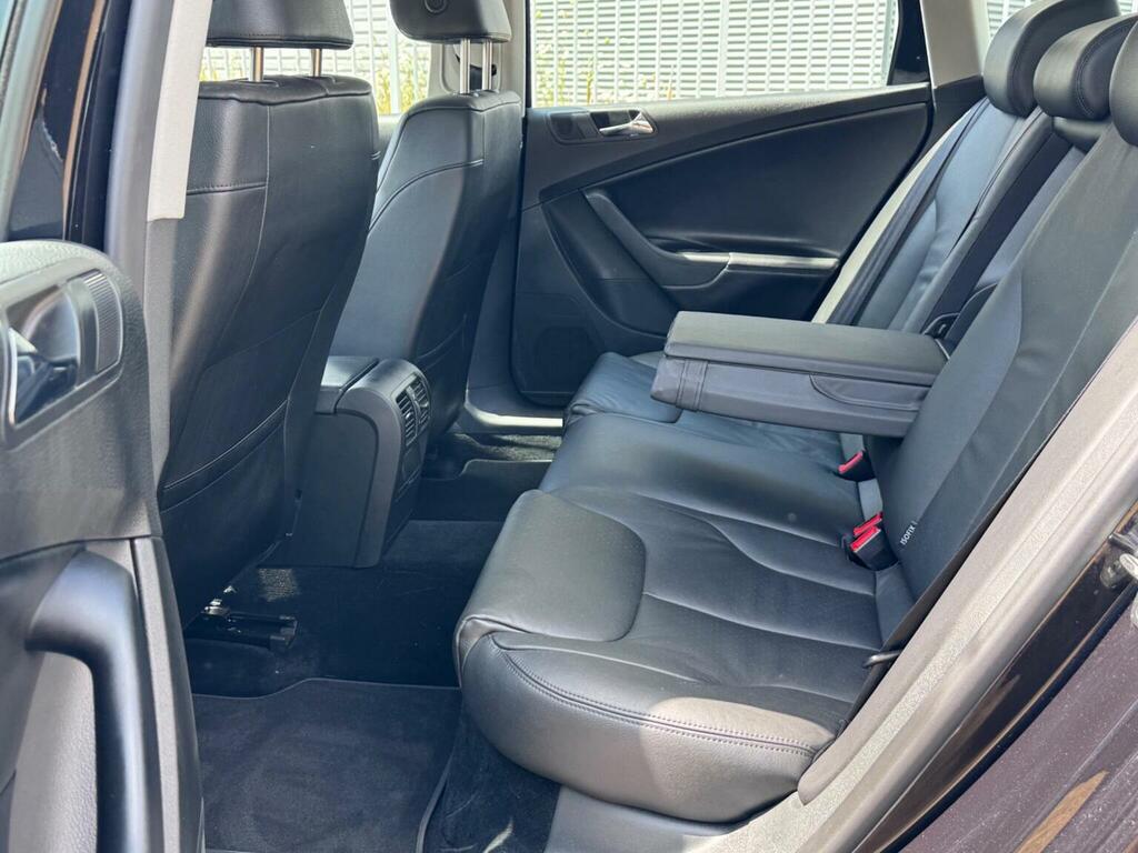 Volkswagen Passat Blue #26