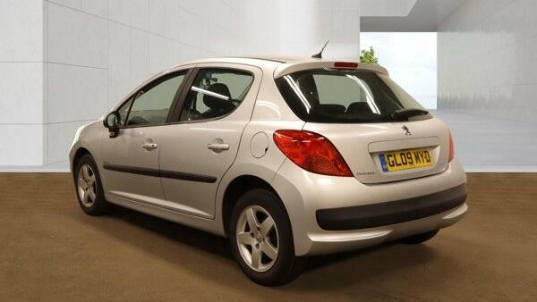 Peugeot 207 Verve Silver #3