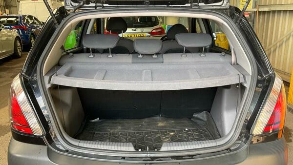 Kia RIO Hatchback Black #13