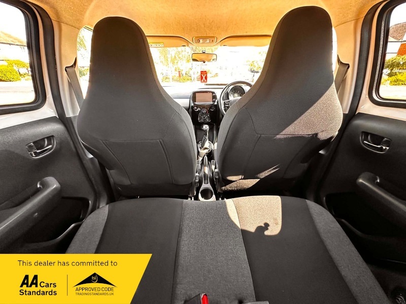Citroen C1 Puretech Flair White #5