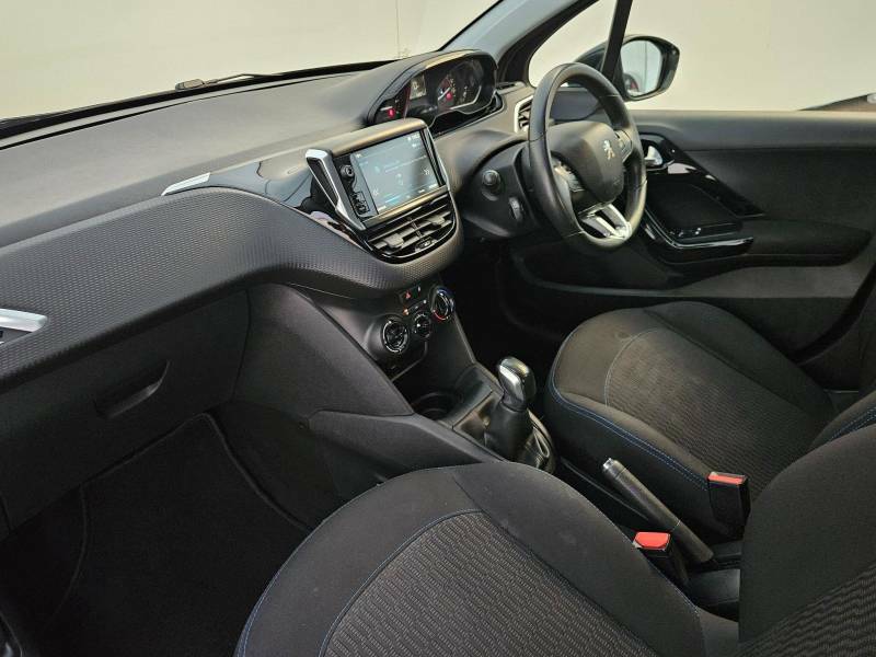 Peugeot 208 1.2 Puretech 82 Signature Start Stop Black #2