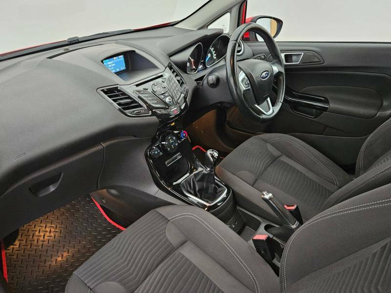 Ford Fiesta 1.5 Tdci Zetec Red