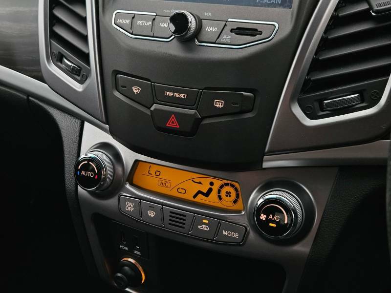 SsangYong Korando Elx 176 Bhp Black #17
