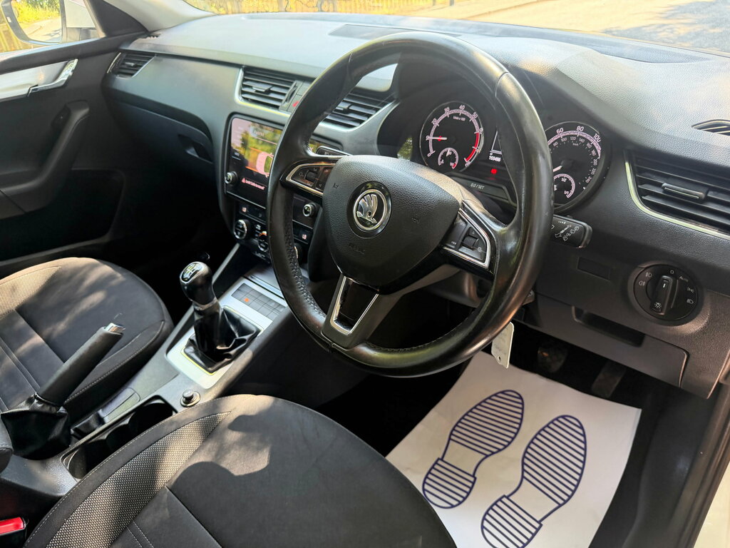 Skoda Octavia 2.0 Tdi Scout Estate Dsg 4Wd Euro 6 S White #18
