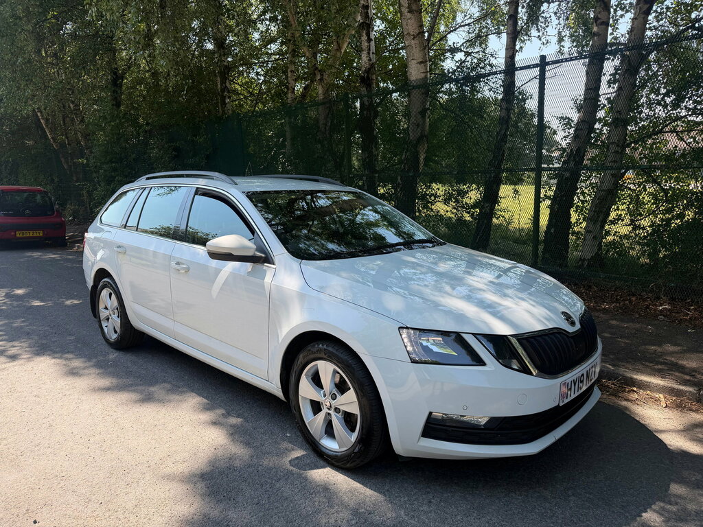 Skoda Octavia Octavia Estate White