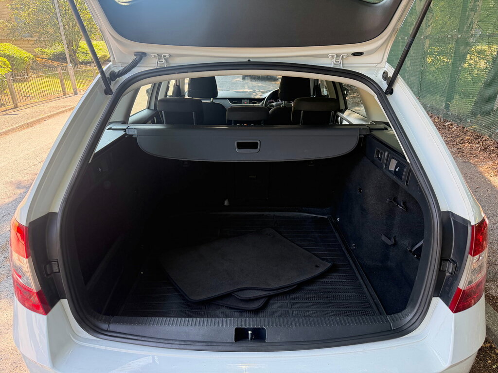 Skoda Octavia 2.0 Tdi Scout Estate Dsg 4Wd Euro 6 S White #9