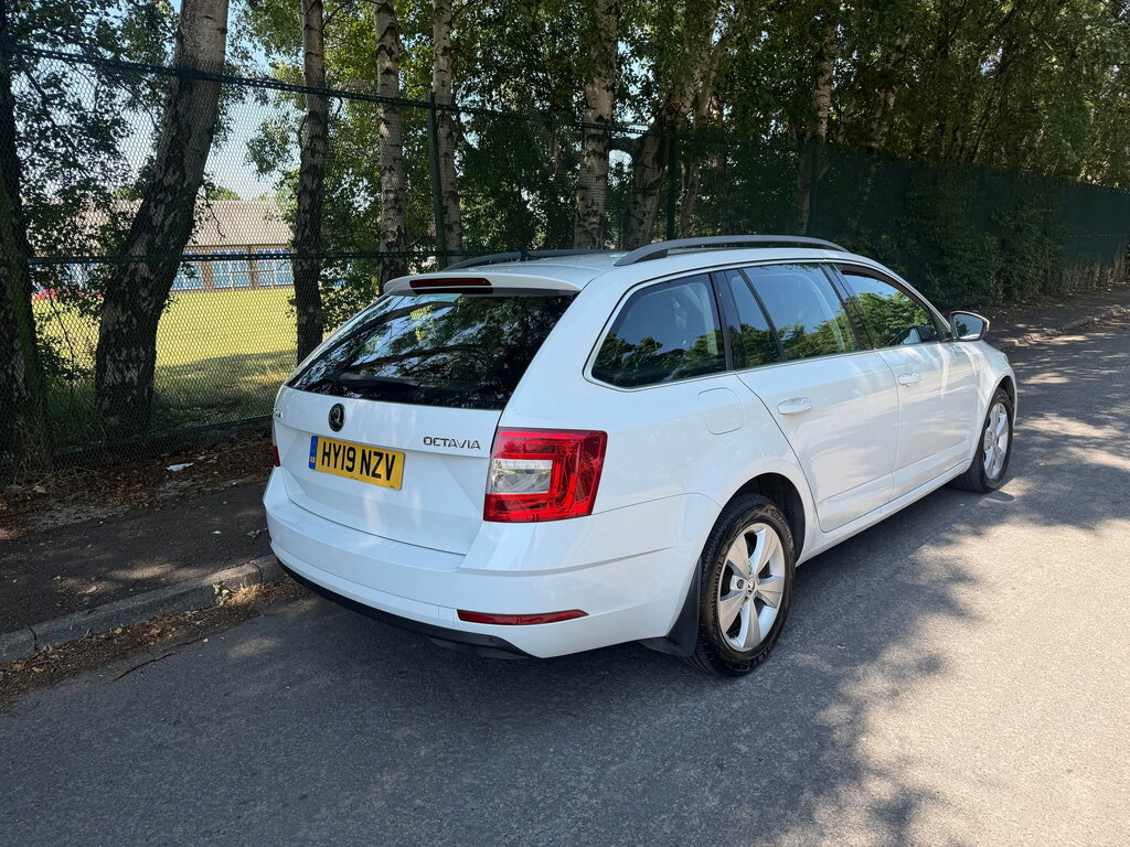 Skoda Octavia Octavia Estate White #4