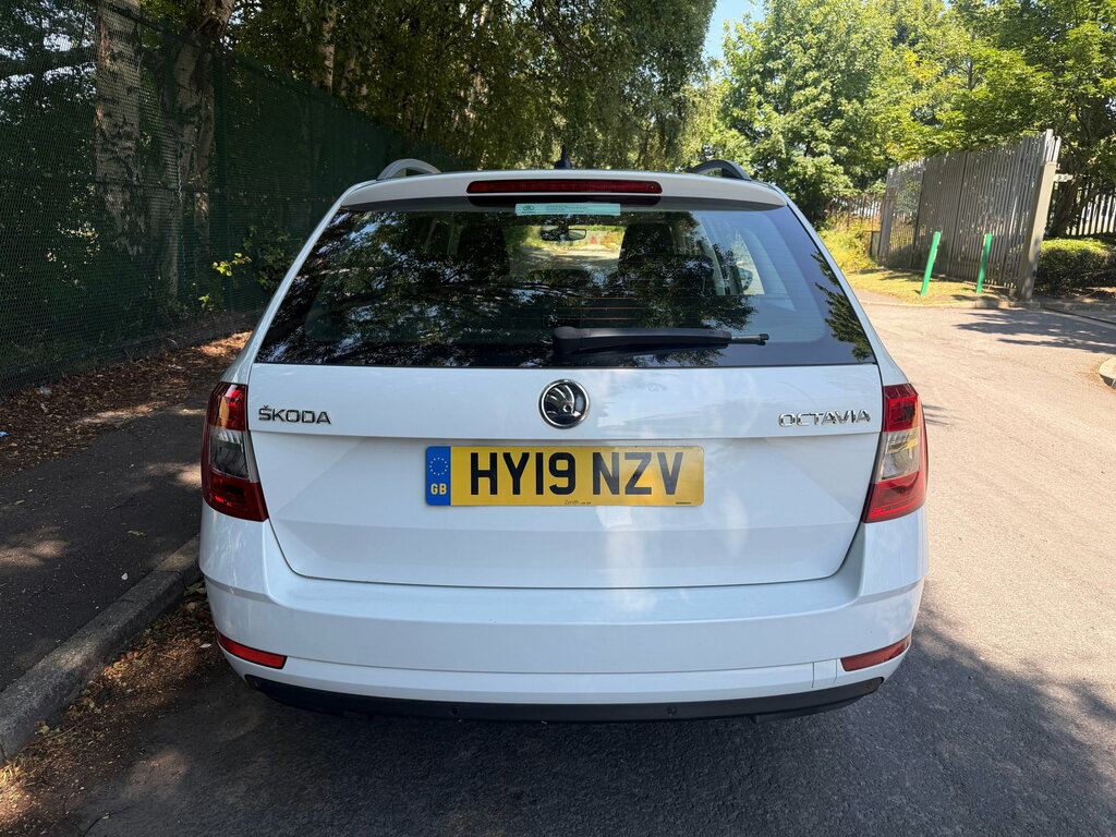 Skoda Octavia Octavia Estate White #5
