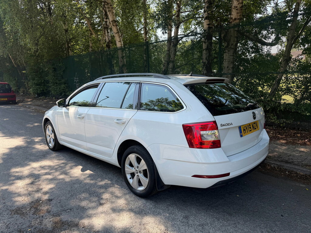 Skoda Octavia 2.0 Tdi Scout Estate Dsg 4Wd Euro 6 S White #8