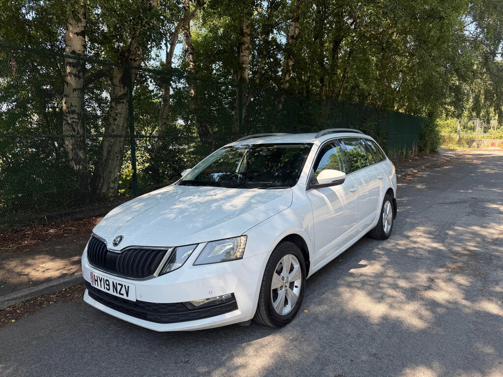 Skoda Octavia Octavia Estate White #6