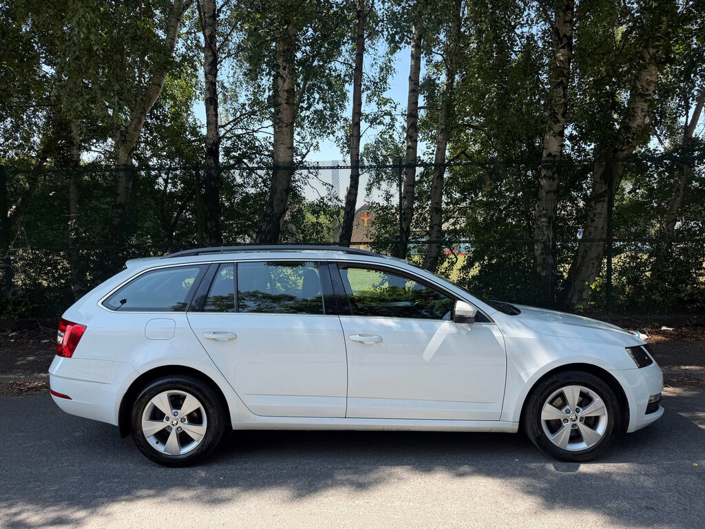 Skoda Octavia Octavia Estate White #3