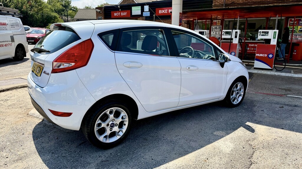 Ford Fiesta 1.2 Zetec 2012 White #4