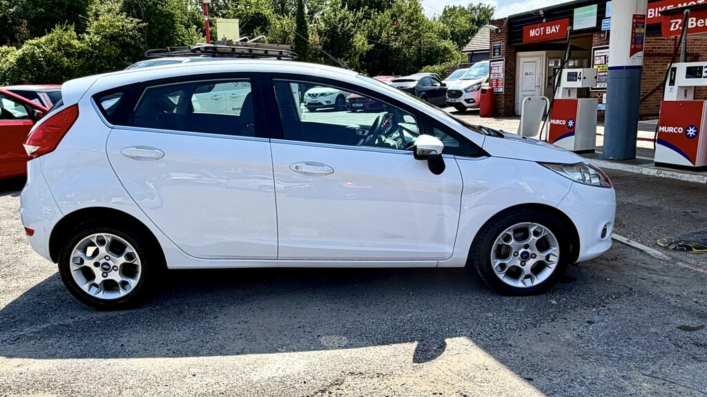 Ford Fiesta 1.2 Zetec 2012 White #2