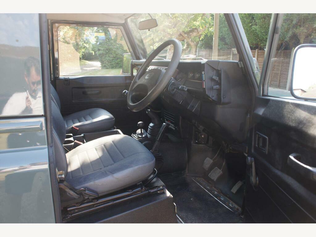 Land Rover Defender 90 Suv Green #3