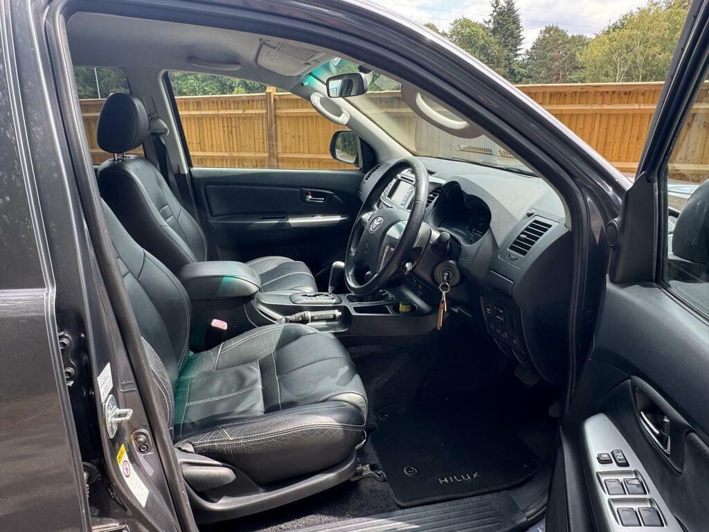 Toyota HILUX 3.0 D-4d Invincible Pickup Double Cab Grey #4