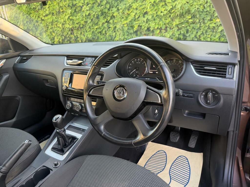 Skoda Octavia Skoda Octavia Elegance Estate. 1.4 Tsi Whi White #16